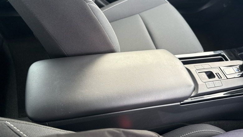 Toyota Prius 2.0 PHEV Design 5dr CVT Hatchback